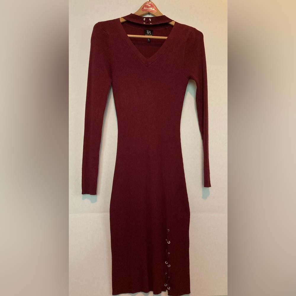 Derek Heart 🟣​ EUC Size XL Bodycon Ribbed Midi Dress with Lace Up Details